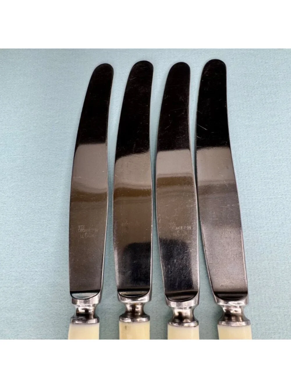 4 Vtg Russian USSR Soviet StainlessSteel Bakelite Handle Knives Cutlery Flatware